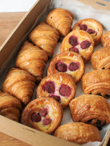 Assorted Mini Sweet Pastries Party Platter (15 pieces)